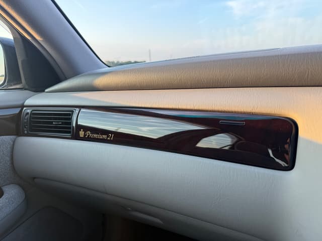 2001 Toyota Crown JDM car for sale — photo 9 of 10