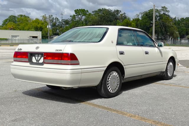 1998 Toyota Crown JDM car for sale — photo 6 of 17