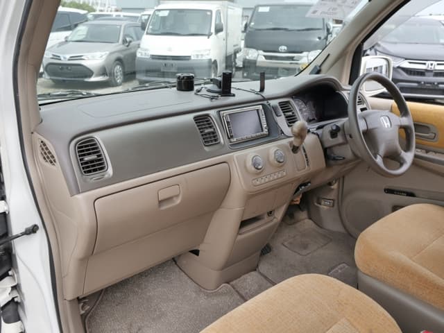 2001 Honda Stepwagon JDM car for sale — photo 24 of 25