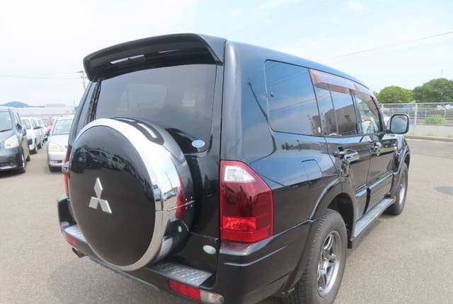 2005 Mitsubishi Pajero JDM car for sale — photo 5 of 25