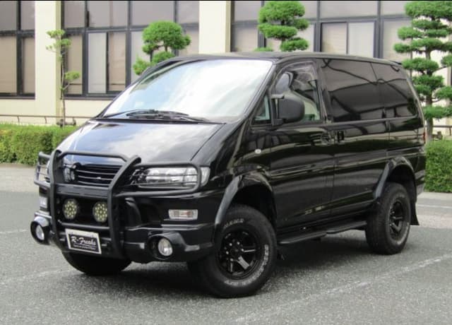 2004 Mitsubishi Delica JDM car for sale — photo 2 of 12