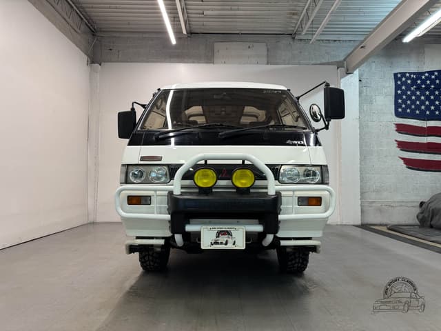 1991 Mitsubishi Delica JDM car for sale — photo 6 of 25