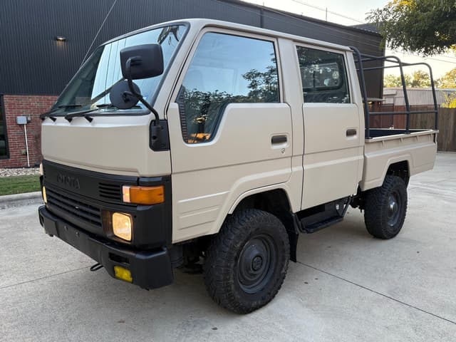 1994 Toyota HiAce JDM car for sale — photo 2 of 10