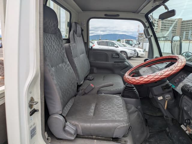 2006 Isuzu Elf JDM car for sale — photo 17 of 25