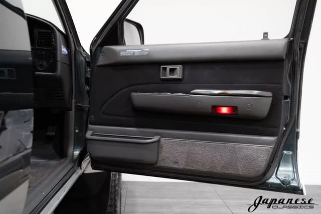 1995 Toyota Hilux Surf JDM car for sale — photo 18 of 25