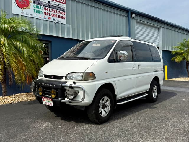 1995 Mitsubishi Delica JDM car for sale — photo 3 of 21