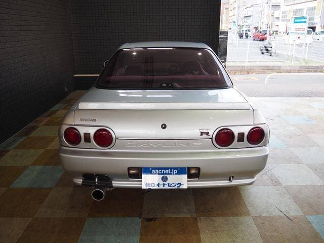 1992 Nissan Skyline JDM car for sale — photo 2 of 20