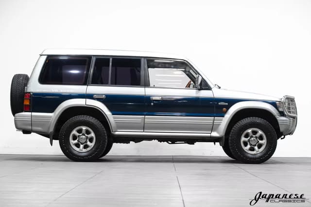1995 Mitsubishi Pajero JDM car for sale — photo 5 of 25
