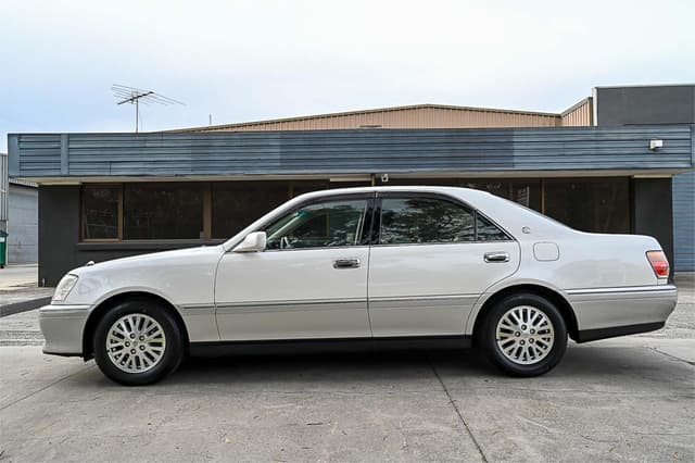 1999 Toyota Crown JDM car for sale — photo 8 of 10