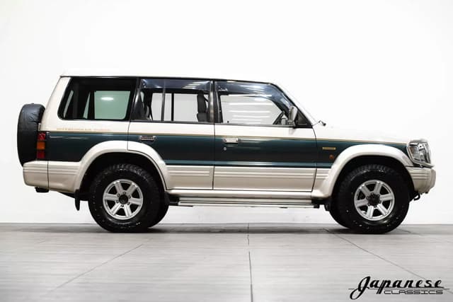 1992 Mitsubishi Pajero JDM car for sale — photo 5 of 25