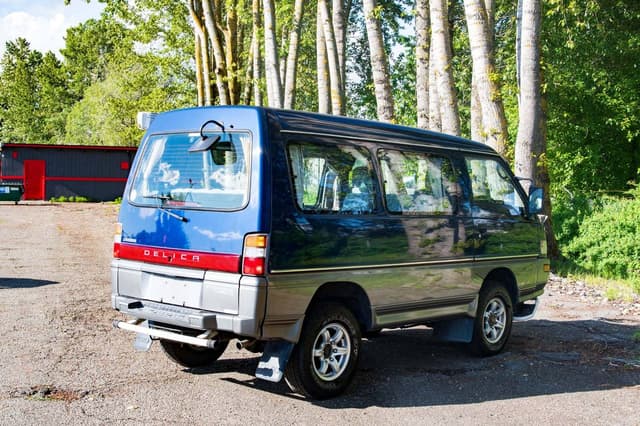 1999 Mitsubishi Delica JDM car for sale — photo 7 of 19