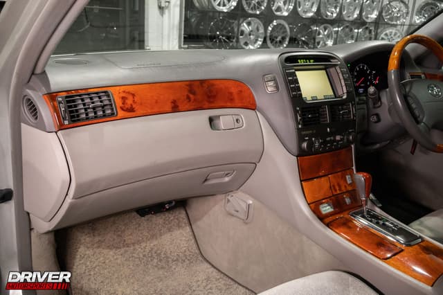 2001 Toyota Celsior JDM car for sale — photo 14 of 21