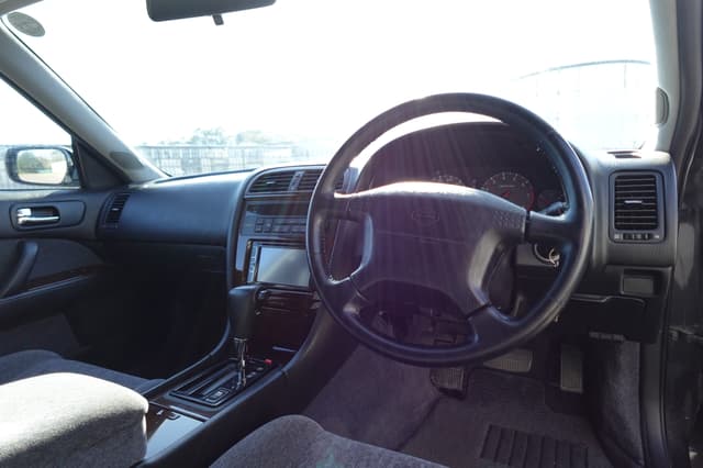 1995 Nissan Cedric JDM car for sale — photo 3 of 21