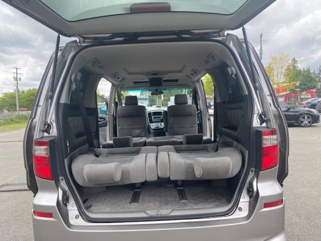 2002 Toyota Alphard JDM car for sale — photo 13 of 18