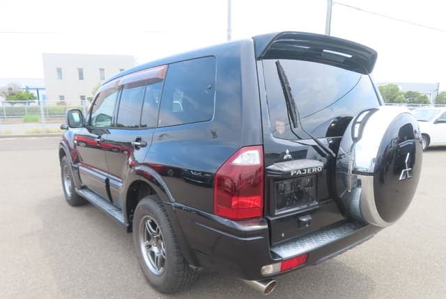 2005 Mitsubishi Pajero JDM car for sale — photo 3 of 25