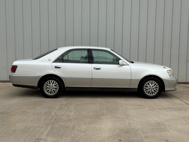2000 Toyota Crown JDM car for sale — photo 2 of 21