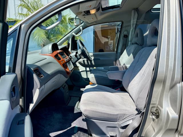 1998 Mitsubishi Delica JDM car for sale — photo 16 of 23