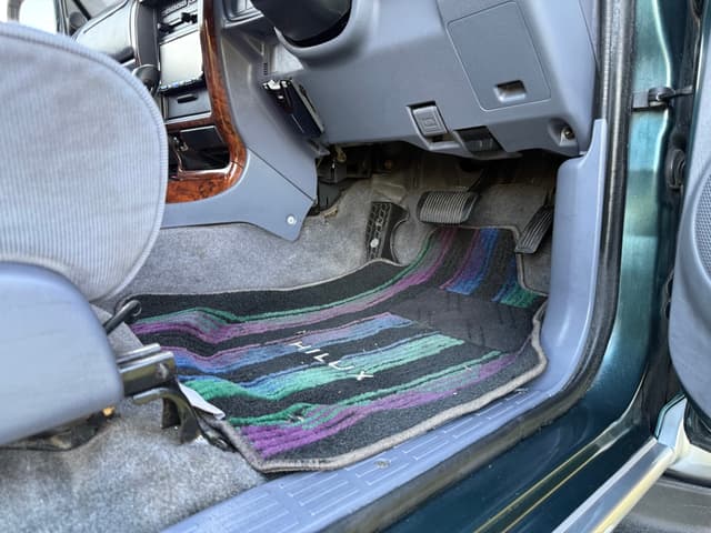 1996 Toyota Hilux Surf JDM car for sale — photo 22 of 47