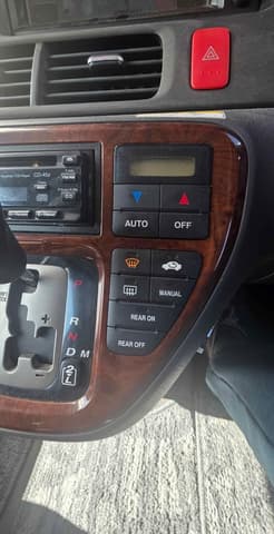 2000 Honda Odyssey JDM car for sale — photo 11 of 17