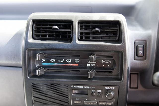 1996 Mitsubishi Minicab JDM car for sale — photo 16 of 18