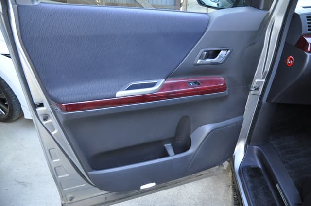 2008 Toyota Alphard JDM car for sale — photo 16 of 25
