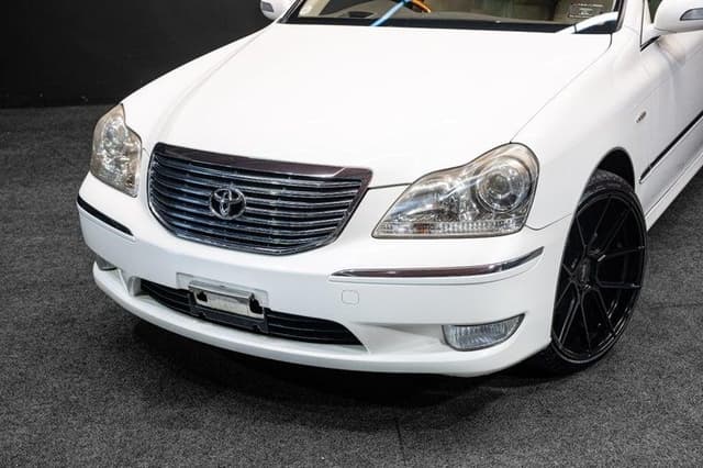 2004 Toyota Majesta JDM car for sale — photo 2 of 20