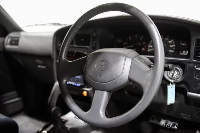 1995 Toyota Hilux JDM car for sale — photo 13 of 25