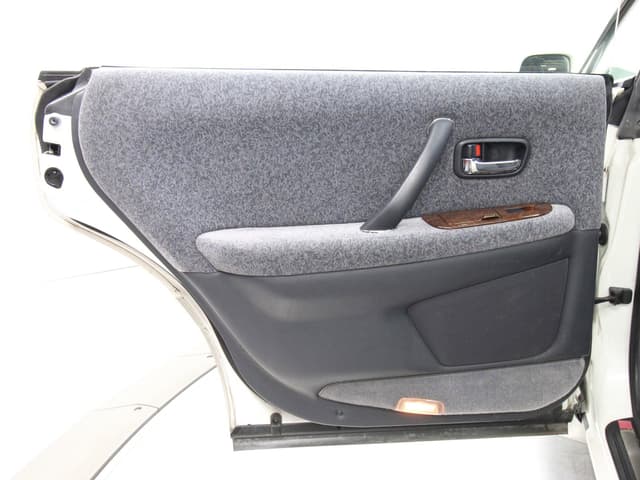 1997 Toyota Crown JDM car for sale — photo 19 of 25