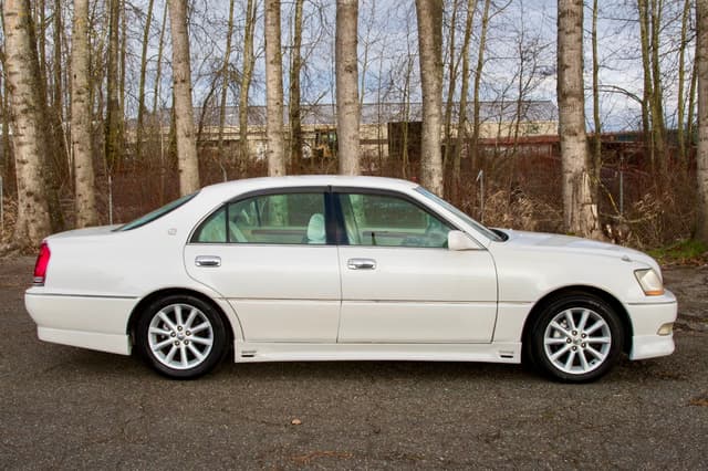2001 Toyota Majesta JDM car for sale — photo 8 of 19
