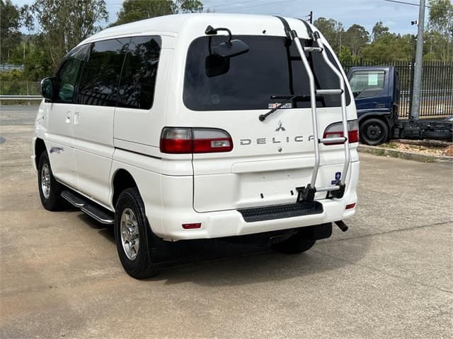 2005 Mitsubishi Delica JDM car for sale — photo 9 of 10