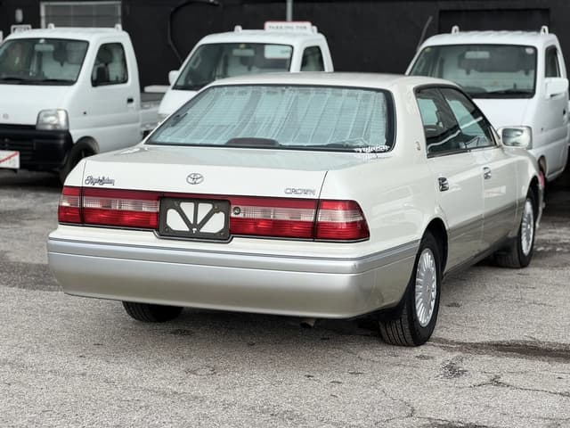 1996 Toyota Crown JDM car for sale — photo 9 of 25