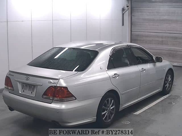 2004 Toyota Crown JDM car for sale — photo 2 of 6