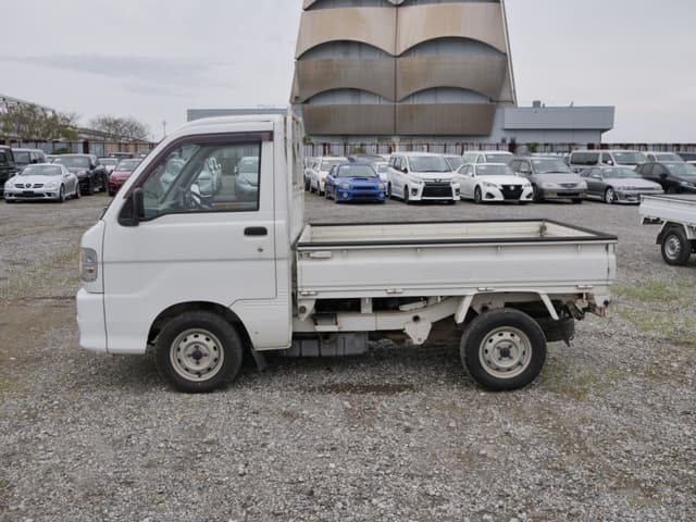 2002 Daihatsu Hijet JDM car for sale — photo 9 of 25