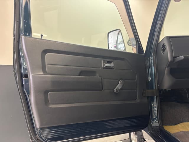 1996 Suzuki Jimny JDM car for sale — photo 13 of 23