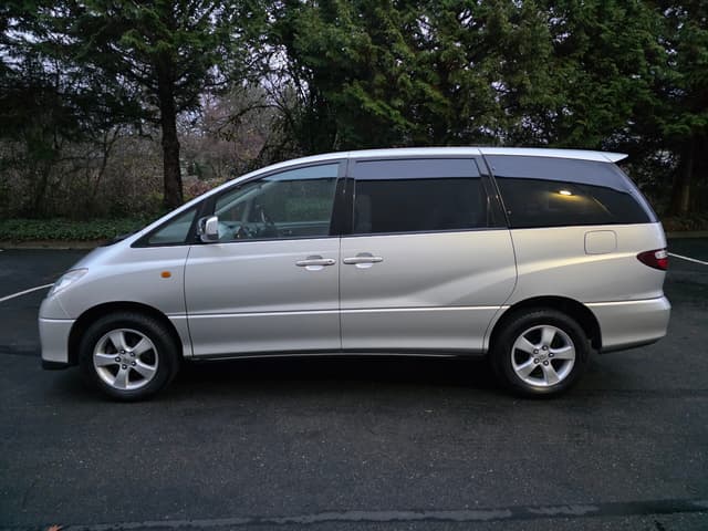 2000 Toyota Estima JDM car for sale — photo 4 of 17