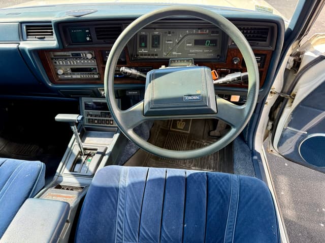 1982 Toyota Crown JDM car for sale — photo 15 of 25