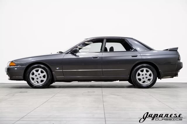 1992 Nissan Skyline JDM car for sale — photo 4 of 25