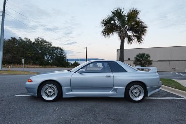 1992 Nissan Skyline JDM car for sale — photo 3 of 18