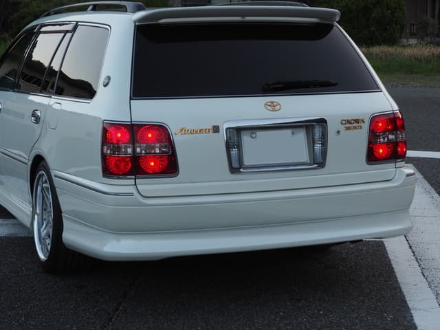 2000 Toyota Crown JDM car for sale — photo 2 of 25