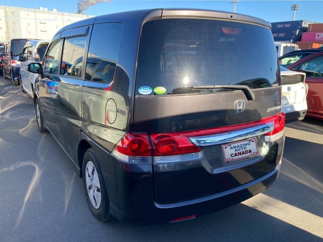 2007 Honda Stepwagon JDM car for sale — photo 2 of 8