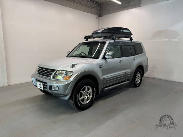 Mitsubishi Pajero JDM car for sale — photo 2 of 10