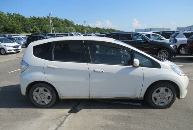 2011 Honda Fit JDM car for sale — photo 6 of 25