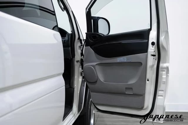 1999 Mitsubishi Delica JDM car for sale — photo 21 of 25