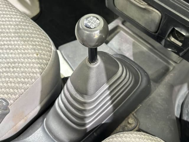 2000 Daihatsu Hijet JDM car for sale — photo 13 of 25