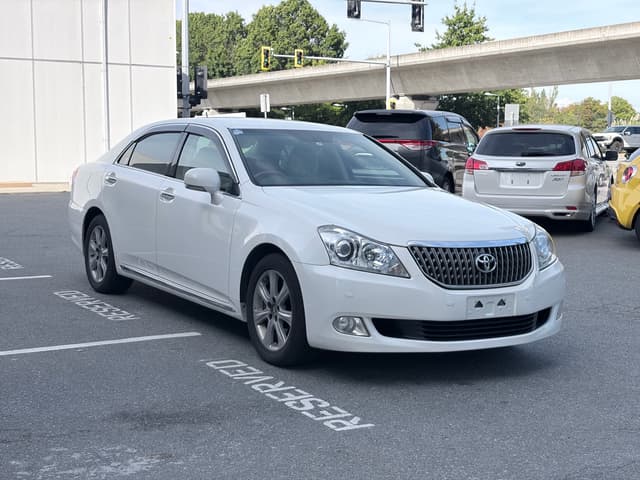 2009 Toyota Majesta JDM car for sale — photo 2 of 19