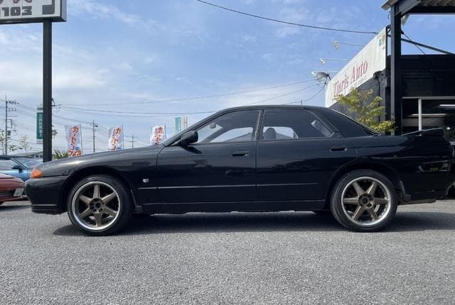 1993 Nissan Skyline JDM car for sale — photo 3 of 17