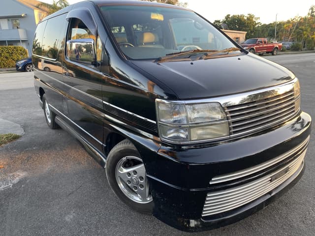 2000 Nissan Elgrand JDM car for sale — photo 3 of 10