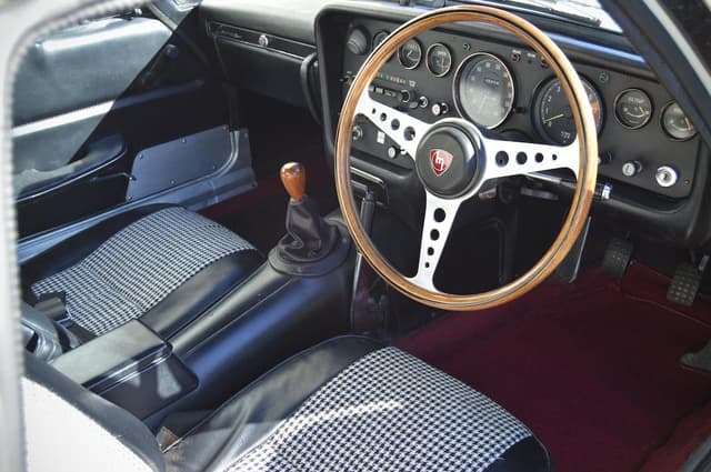 1970 Mazda Cosmo JDM car for sale — photo 16 of 24