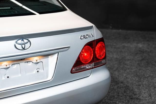 2005 Toyota Crown JDM car for sale — photo 3 of 19