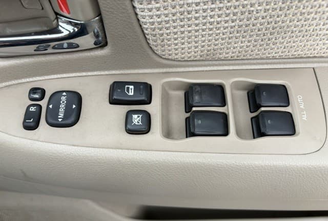 2007 Toyota Raum JDM car for sale — photo 17 of 25